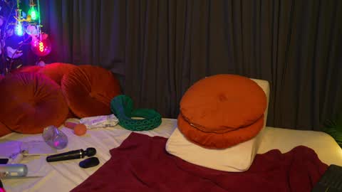 Latex Lacie online show from April 8, 4:43 pm