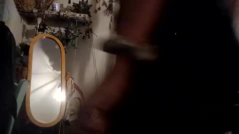 lacybell online show from November 18, 6:05 am