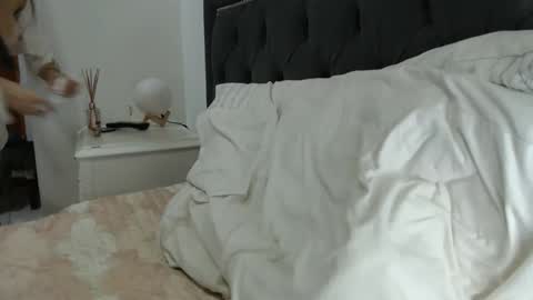 lady____a online show from April 16, 4:01 am