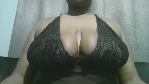 lady_dearra online show from November 12, 4:15 am