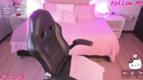 Lady  online show from November 19, 9:46 pm