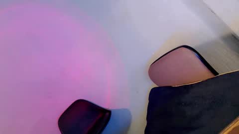 Ella online show from January 9, 2:01 pm