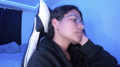  Lady  online show from March 4, 3:44 am