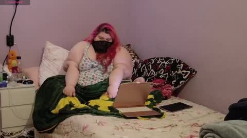 ladykitsunebig online show from June 6, 9:20 pm