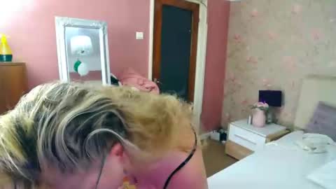 ladymariahx online show from February 22, 4:40 am