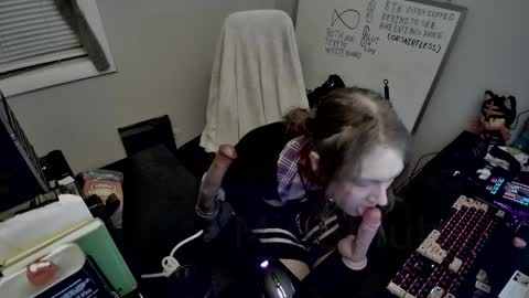 ladymeep online show from April 21, 10:00 am