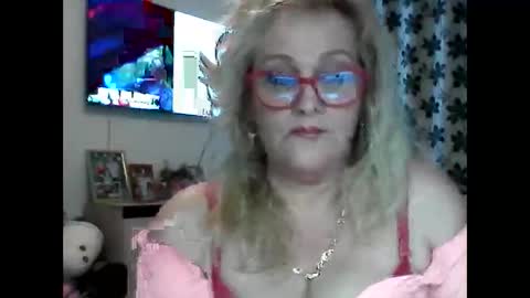 ladyvybe online show from April 4, 11:50 am