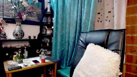 laia_hadid online show from March 3, 5:14 am