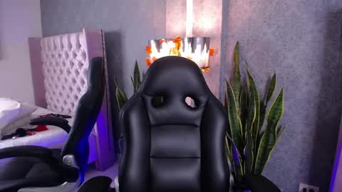 Laila Stilwills online show from March 23, 6:07 am