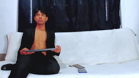 Laisy fox online show from January 2, 2:02 pm