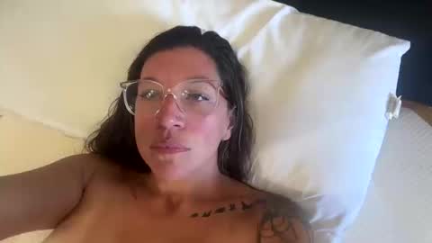 lalawlips84 online show from October 14, 10:02 pm