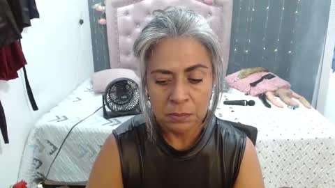 Snapshot of lalisha_96 chatting on October 10, 11:09 pm lalisha online show from October 10, 11:09 pm