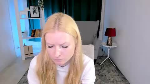 Laly online show from July 3, 11:26 am