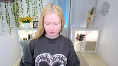 Laly online show from March 21, 7:58 am