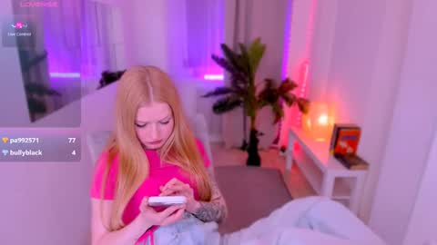 Laly online show from March 9, 7:37 pm