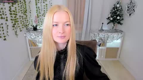 Laly online show from January 8, 4:24 pm