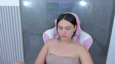 Lana online show from April 17, 9:50 pm