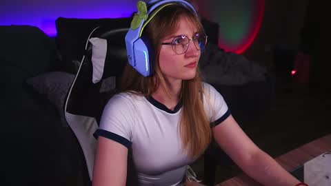 Kay online show from September 28, 8:18 pm