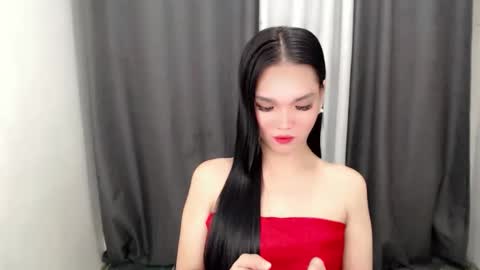 lanawyatt_ online show from December 4, 7:24 pm