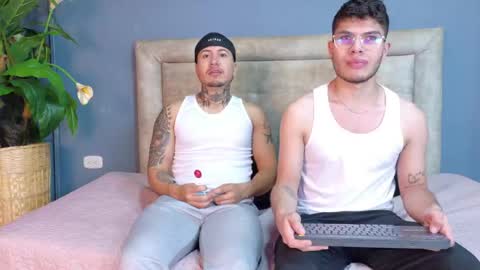 Lance  Max  online show from April 21, 1:31 am