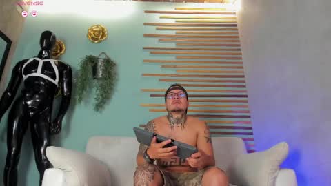 Lance  Max  online show from April 8, 4:48 am