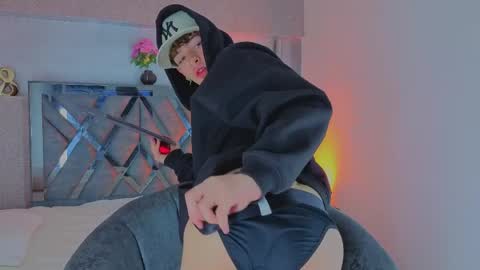 lancelot_grey online show from May 22, 2:07 am