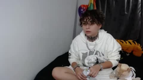 LANNIE   online show from January 1, 12:00 am