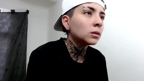 LANNIE   online show from March 5, 12:33 pm