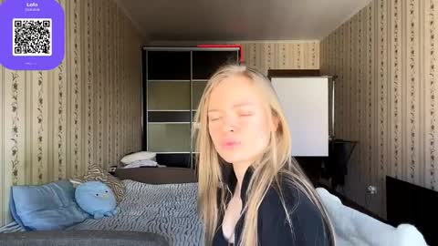 Hello My name is Lola online show from April 19, 7:09 am