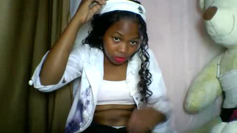 lara_belle online show from May 6, 10:38 pm