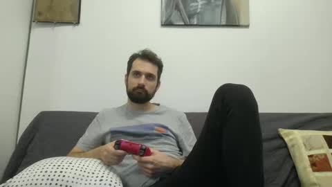 laraaan online show from November 3, 6:31 pm