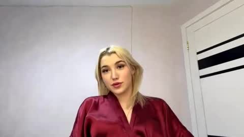 Tracy online show from April 21, 2:26 am