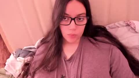 lara online show from April 18, 7:58 pm