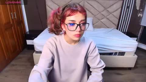 LaraCooper online show from December 18, 9:32 pm