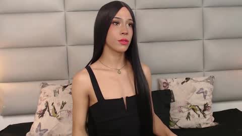 lara online show from March 10, 8:12 pm