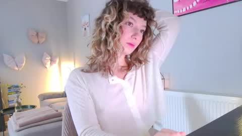 LaraKanes online show from October 14, 9:34 am