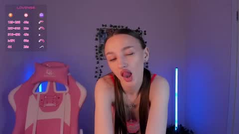 MY NAME IS LILY online show from March 6, 4:19 am