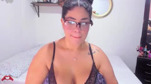 laris_park online show from December 4, 12:43 am