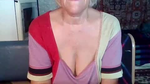 larisaq4ugo24 online show from July 14, 11:05 am