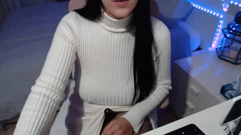 Auri online show from December 17, 12:50 am