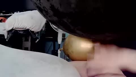 latexchris77 online show from May 10, 6:20 am