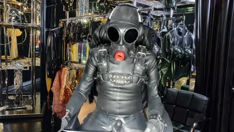 latexlover202 online show from April 2, 10:27 pm