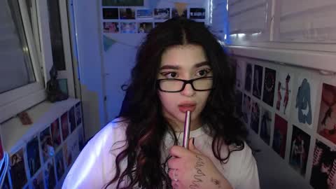 miiiiiiaaaa online show from February 3, 9:30 am