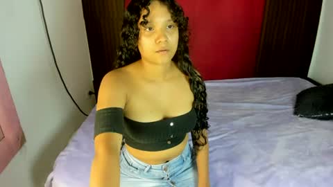 latinbabbyhot online show from June 14, 7:27 pm