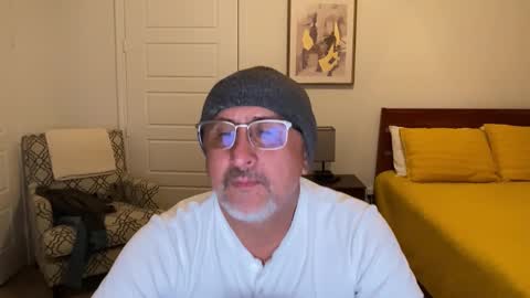 QS - INDEPENDENT MODEL online show from November 19, 4:01 am