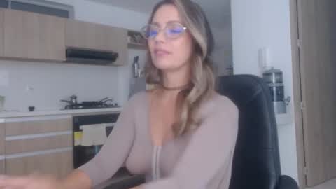 latinpaprika online show from November 30, 11:50 am