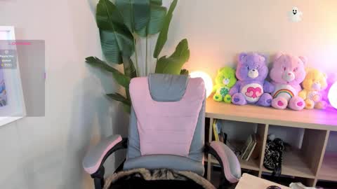 laukyubey1 online show from November 19, 8:40 pm