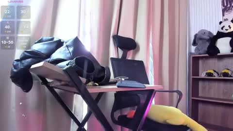 laukyubey1 online show from February 26, 8:23 pm