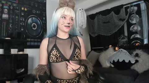 Snapshot of laulopez0 chatting on November 2, 5:07 am Laura Switch Girl online show from November 2, 5:07 am