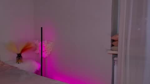 Laura online show from March 2, 6:16 am